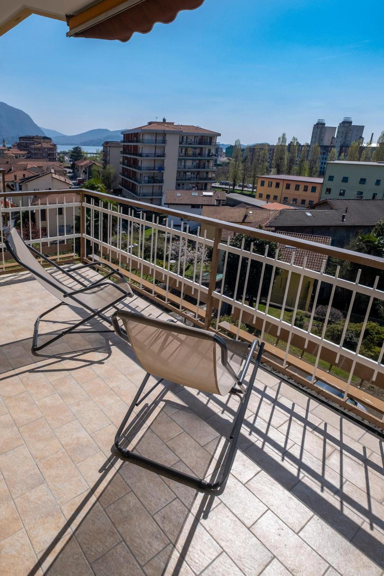 Casa Vacanze Heidi Vista Lago Verbania Exterior foto
